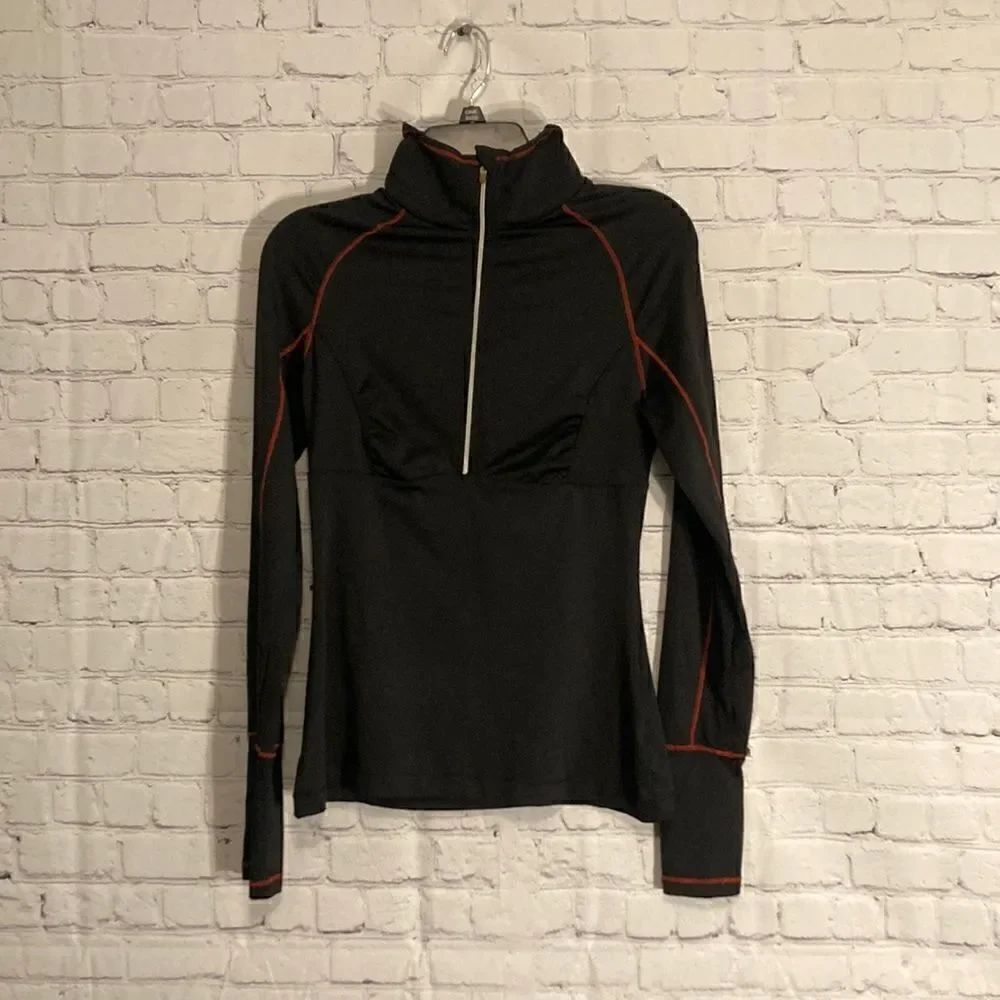 No boundaries women’s sports pull over top jacket Size small (3-5)